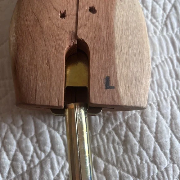 Johnston & Murphy Adjustable Cedar Shoe Trees - Picture 4 of 4